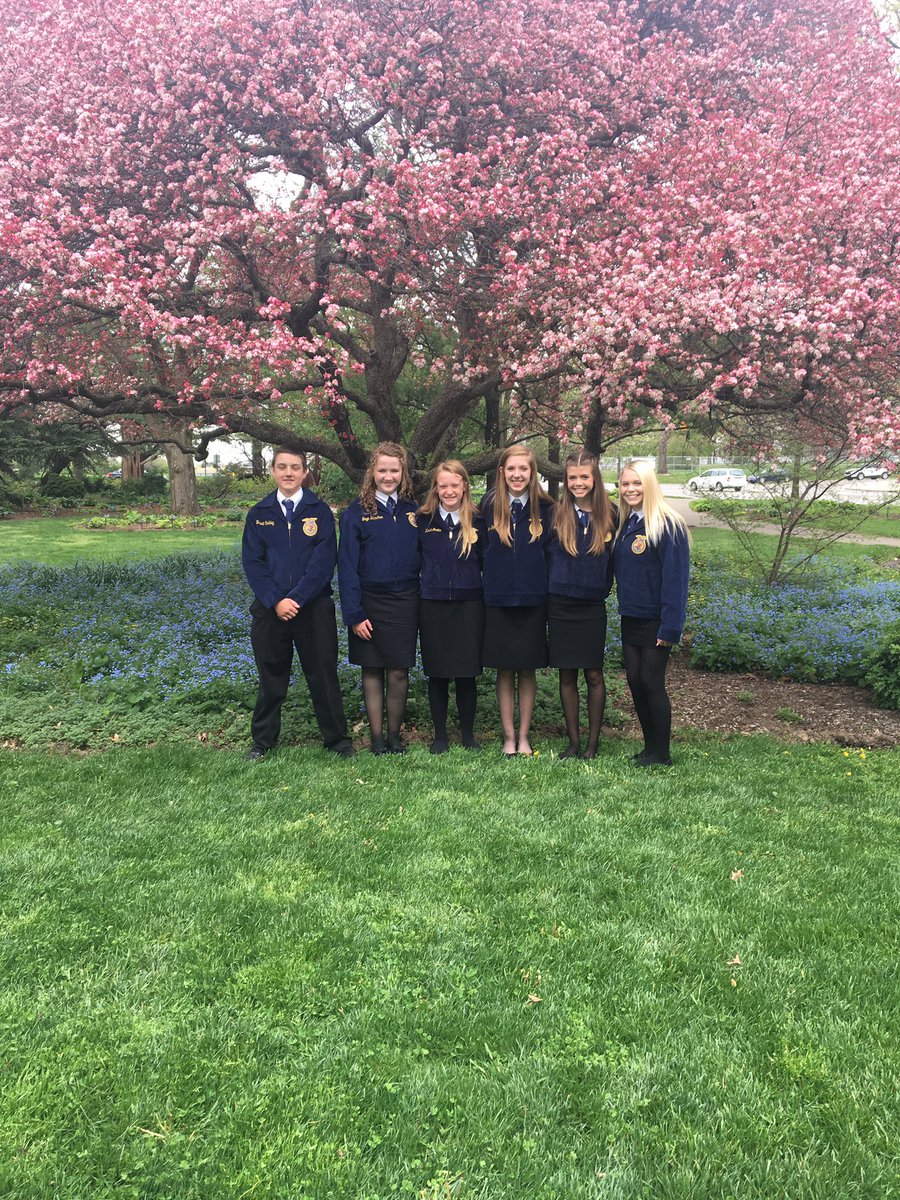 ABGOHPMSFFA's tweet photo. First stop of convention was touring the CFAES at The Ohio State University! #GoBucks @ohiohipoint @GrahamMidSchool https://t.co/B6fm0y4gq0