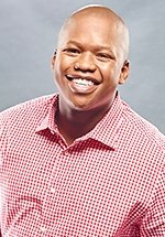 Xhanti_Qotoyi's tweet photo. #AkhumziJezileMemorial Akhumzi was an actor,a presenter of Sabc.He was a series producer of #LiveAmp.
He hosted @YotvLive show&amp; #Fanbase.He acted on #TempyPushas.He won a #SaftaAward.He was a radio presenter in @UWFM88_106FM but still Sabc couldn't be able to air his memorial 😭 https://t.co/RydWScESd6