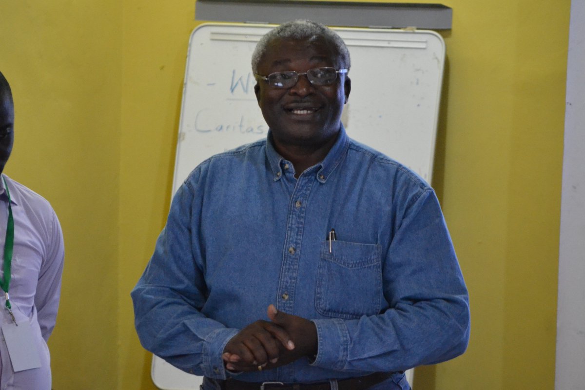 PaxChristi's tweet image. Présentation de formateur M. John Katanga, Nairobi, Kenya de Catholic Relief Services #CRS, qui animera demain le module sur le #traumahealing.
#FormationDesFormateurs #NonviolenceEnAfrique