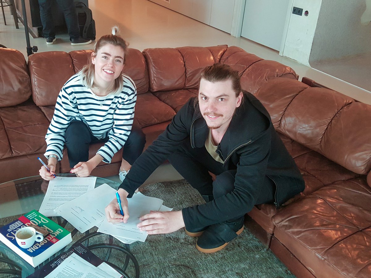 Dan-Ill is a futurist with melancholy, an urban nomad in a post-apocalyptic world… We really dig his stuff and are super happy he signed his song ‘Forever 27’ with us. Listen to it here: bit.ly/2JKUkFp