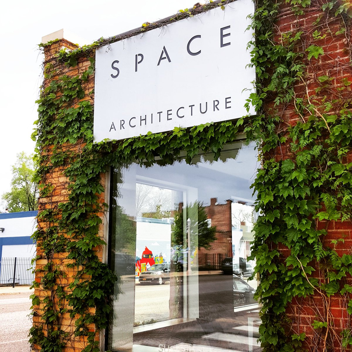 SPACEarchitects's tweet photo. Our greenery is coming back slowly, but surely! 🌿 

. 
.
#architecture #design #fabrication #builders #interiordesign #greenery #foliage #landscaping #viewsfromspace #thegrove #grovelife #stl #stlouis #saintlouis https://t.co/spgZe5bp1a