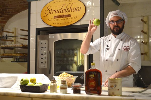 Travelooney's tweet photo. VIENNA: A MOUTHWATERING STRUDEL SHOW AT SCHÖNBRUNN
https://t.co/sJz98jWaW6
#vienna #wien #austria #schönbrunn #strudelshow #applestrudel #traveltips #travelinspiration #travelblog #travelblogger #travel https://t.co/0u1xoPPjHl