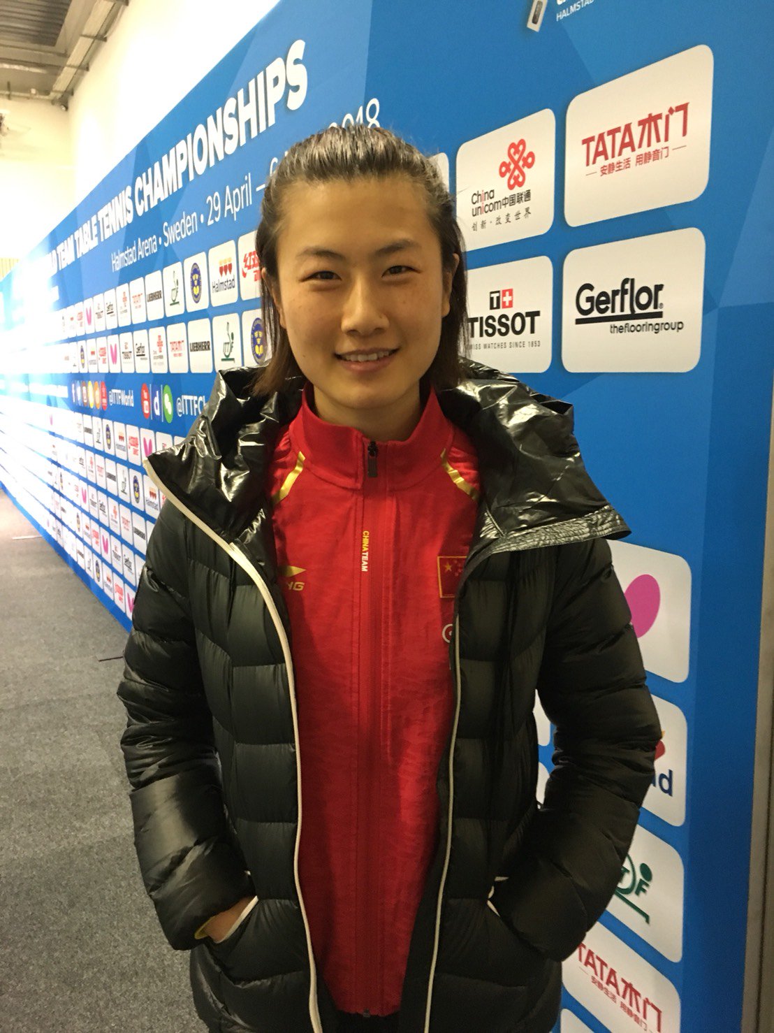 Nittaku News ニッタクニュース Twitterissa 世界卓球 中国のエース丁寧選手を準々決勝後にパチリ 笑顔で応えてくれました ちなみに 丁寧選手もニッタクアドバイザリースタッフなんです Nittaku 卓球 丁寧 かわいい