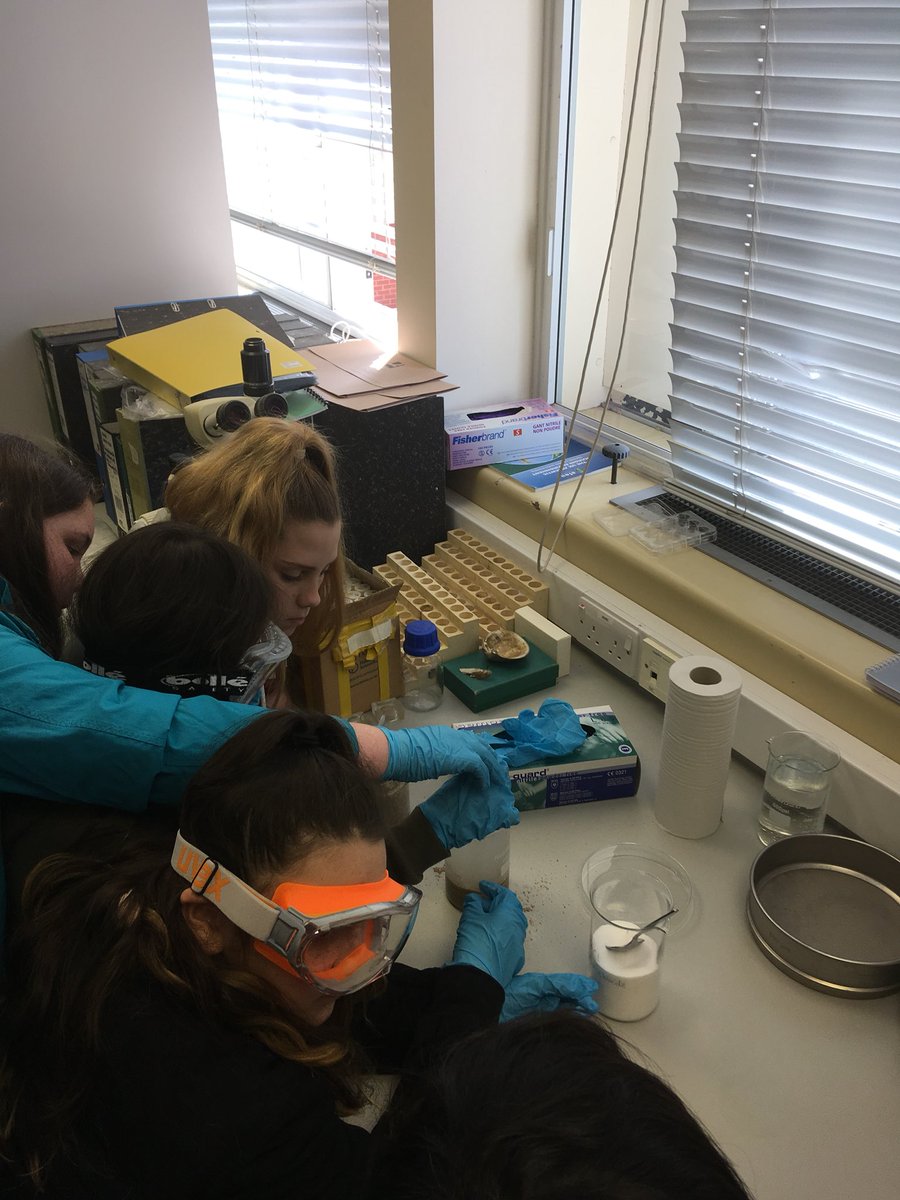 sciencedept_hhs's tweet photo. Learning how microplastics are seperated from sand by using a saturated salt solution @cefas #microplastics #plastics #marinelitter https://t.co/E1XTt9Nbhb