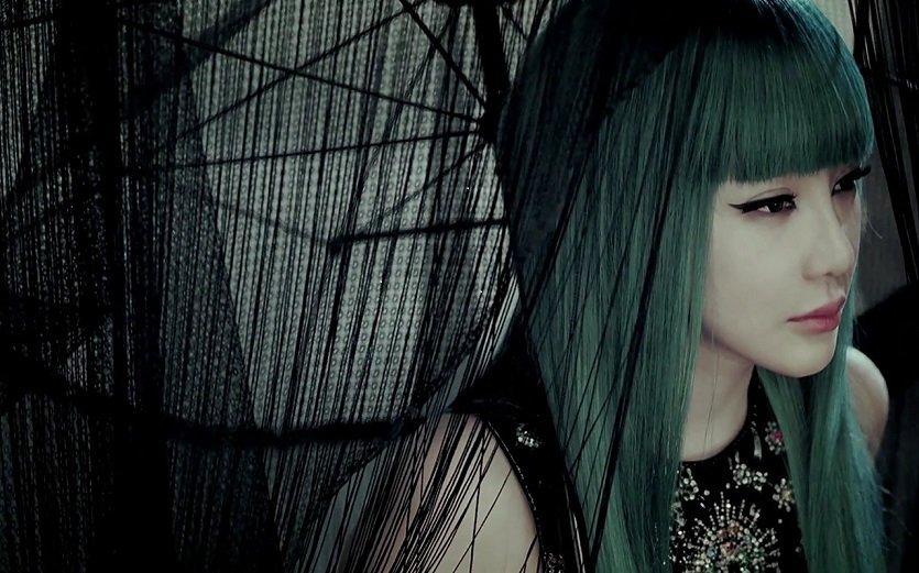 2beHappyRapee's tweet photo. She wears her pain like an invisible cloak you will never see it except for her eyes they are blue.

#protectparkbom
#bringbomback
#parkbom
#2ne1 https://t.co/8HlsQiliGH
