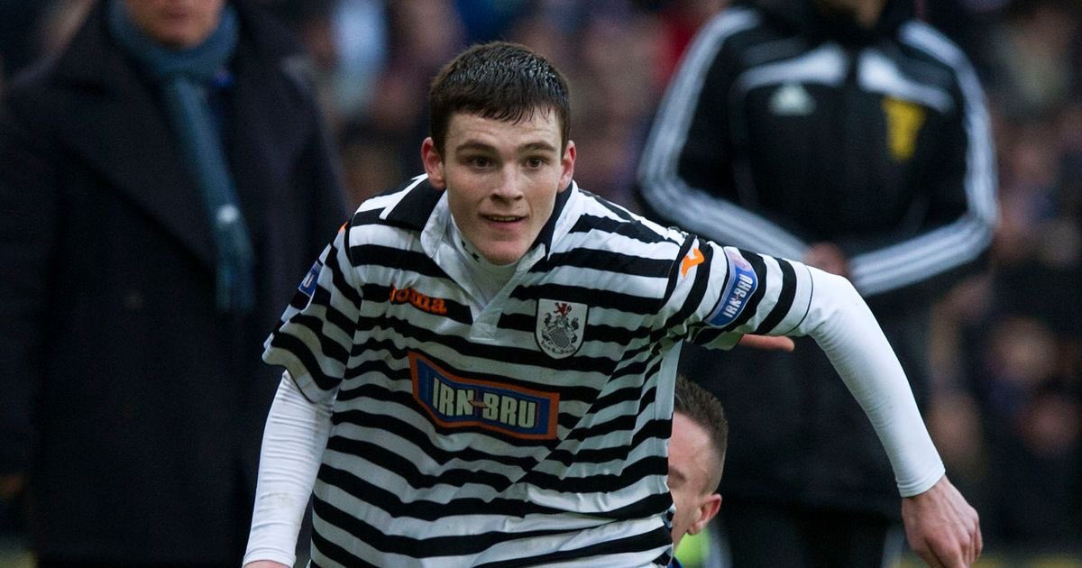 PurelyFootball's tweet photo. 📆2013 - Playing in the Scottish Third Division

📆2017 - Relegated from the Premier League with Hull

📆2018 - In a Champions League Final

🏴󠁧󠁢󠁳󠁣󠁴󠁿 An incredible journey by an incredibly hard working player👏 https://t.co/z1F8YtwoeI