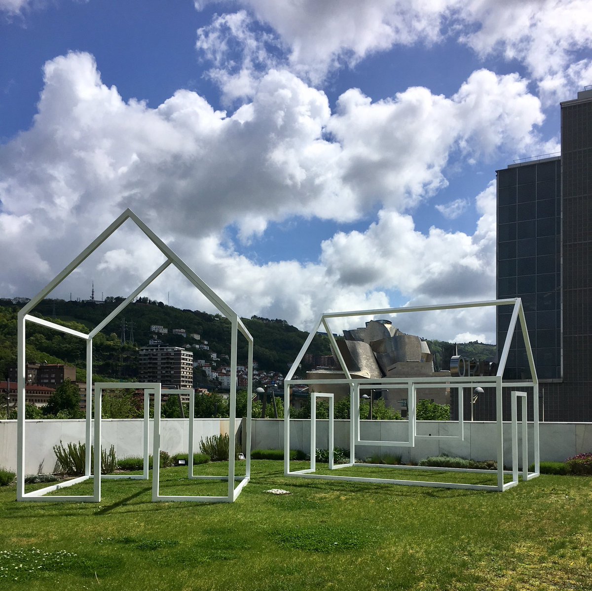 Inauguramos 'Housing the Basque Country', exposición sobre vivienda pública en el País Vasco (1981-2018). En el Bizkaia Aretoa de Bilbao del 3 de mayo al 30 de junio. <a href="/expoHBC/">Housing the Basque Country</a> <a href="/iarriolal/">Iñaki Arriola</a>