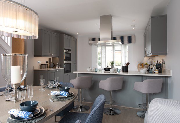 newhomesselect's tweet photo. Selling fast! These new homes in West End, near Woking already have a lot of interest since the show home opened. Call for more info on 01932 868002 regards these 3, 4 &amp; 5 bed houses #woking #westend #surrey #property #newhomes https://t.co/Qq9Os7WXoh