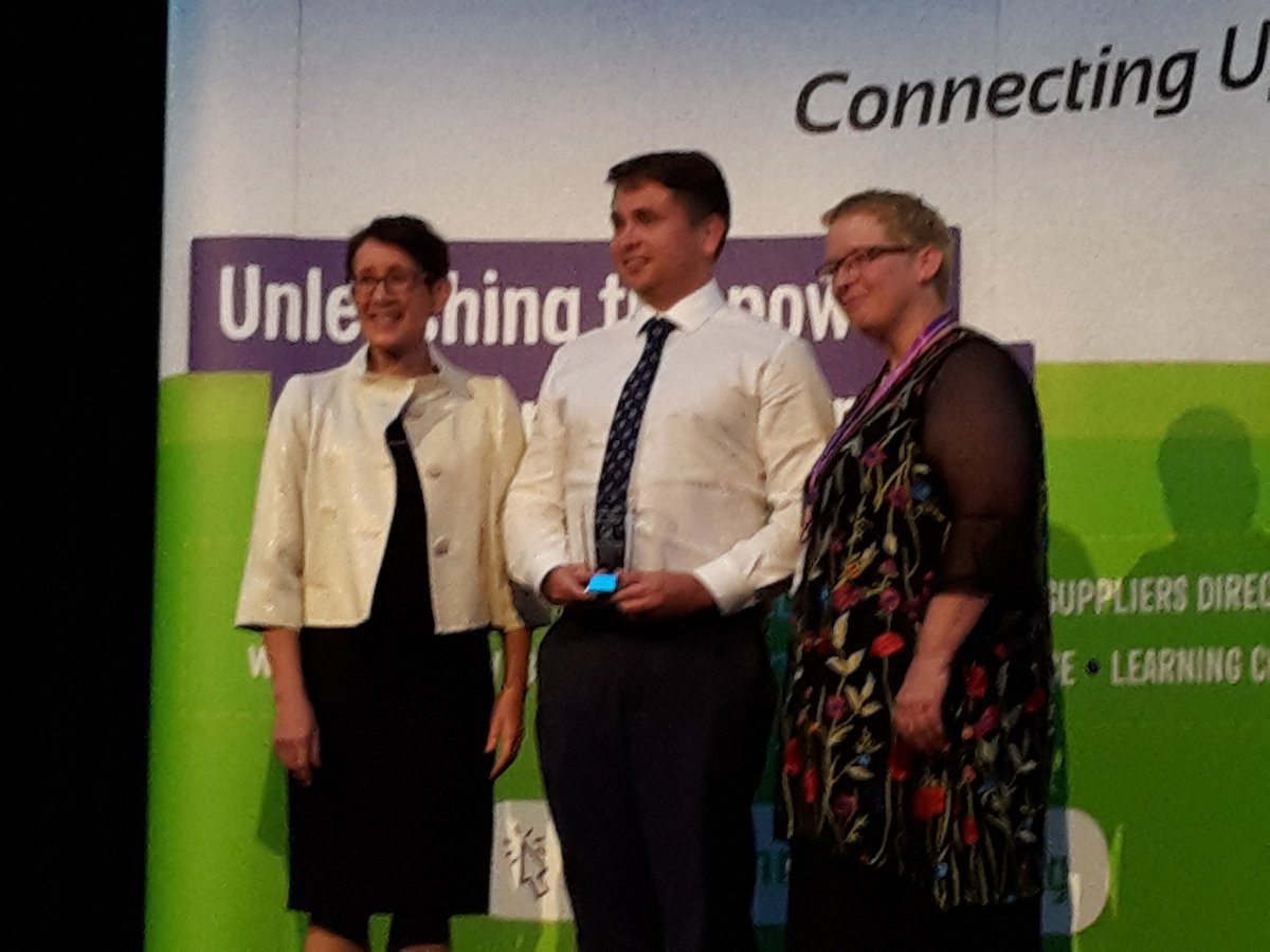 suzri's tweet photo. Barayamal receive the Best Digital Storytelling by an Indigenous Australian #cuawards2018 https://t.co/ScQrAArPK8