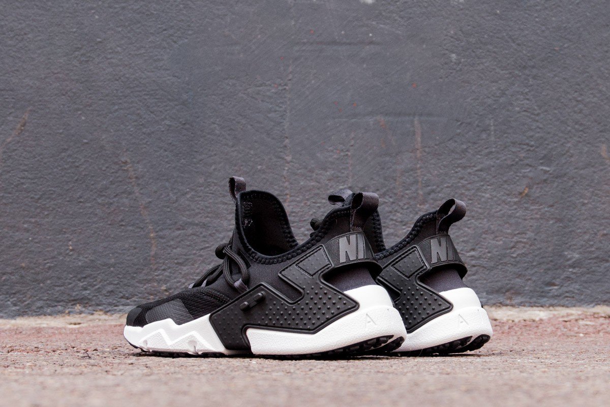 judío tortura Escándalo Corner Street on Twitter: "Fresh delivery @Nike AIR #HUARACHE DRIFT BREATHE  BLACK ANTHRACITE 03/05 / AO1133-002 Instore and online :  https://t.co/CaIRB6eQMb #cornerstreet #sneakers #marseille #shoes  https://t.co/OjVkNzGdXu" / Twitter