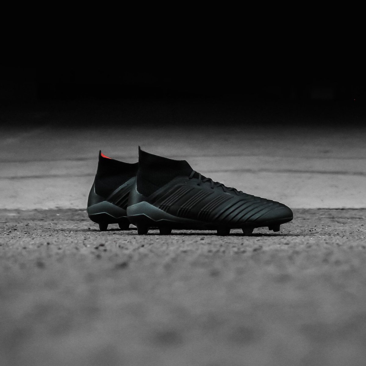 fisik_football's tweet photo. Adidas #PREDATOR 18.1 FG Nitecrawler pack kini sudah bisa dapatkan di toko FISIK Football.
.
All Black
Size UK 6.5-11
Rp. 3,000,000
.
#FISIKFootball #adidasIndonesia #adidasFootball #NiteCrawler https://t.co/5zeznCMMD8