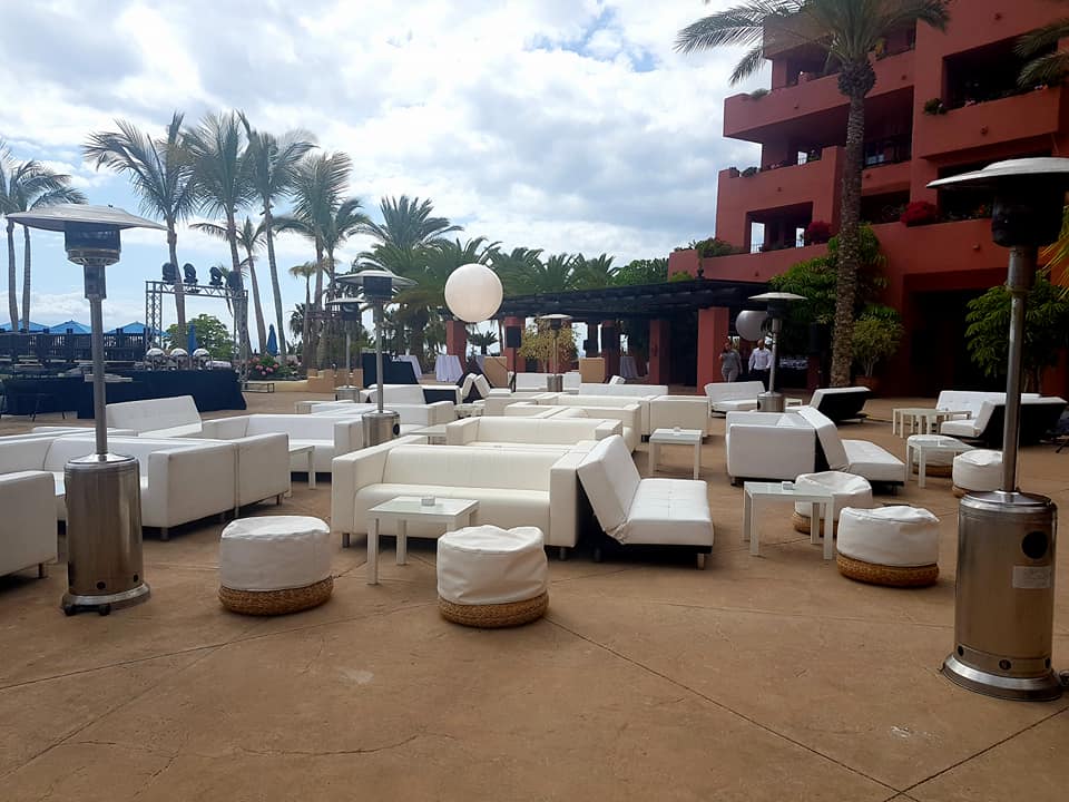 Teamfactory_'s tweet photo. Una cena diferente en la piscina de @ABAMAHOTEL!

#MeetTenerife https://t.co/zGVO2omSTt