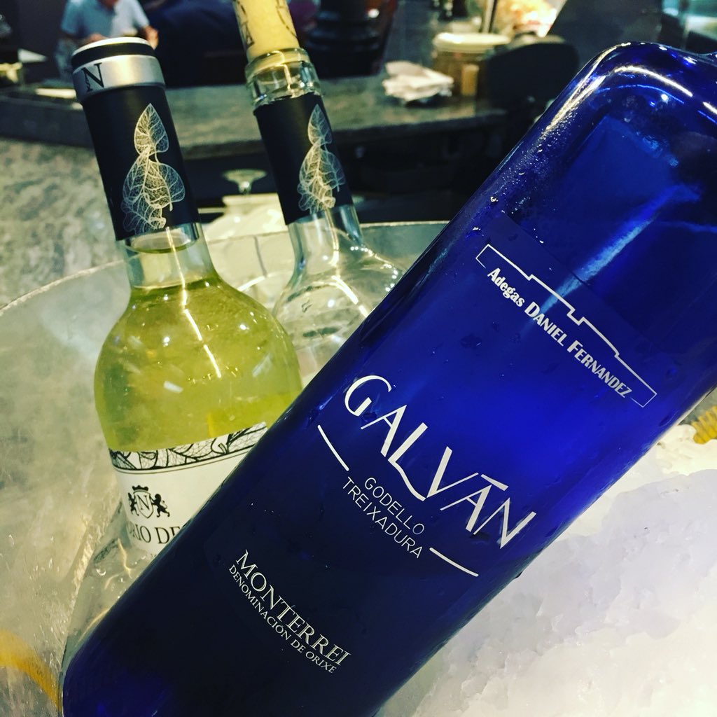 rest_guito's tweet photo. Galicia a sorbos...GALVAN #rest_guito #grupoelreloj #monterrei #barcelonarestaurantes #tapasbarcelona #vinosblancos #enjoy   Tambien a la puerta de tu casa. https://t.co/XiR1dYVDH3 https://t.co/thLs16hhGK
