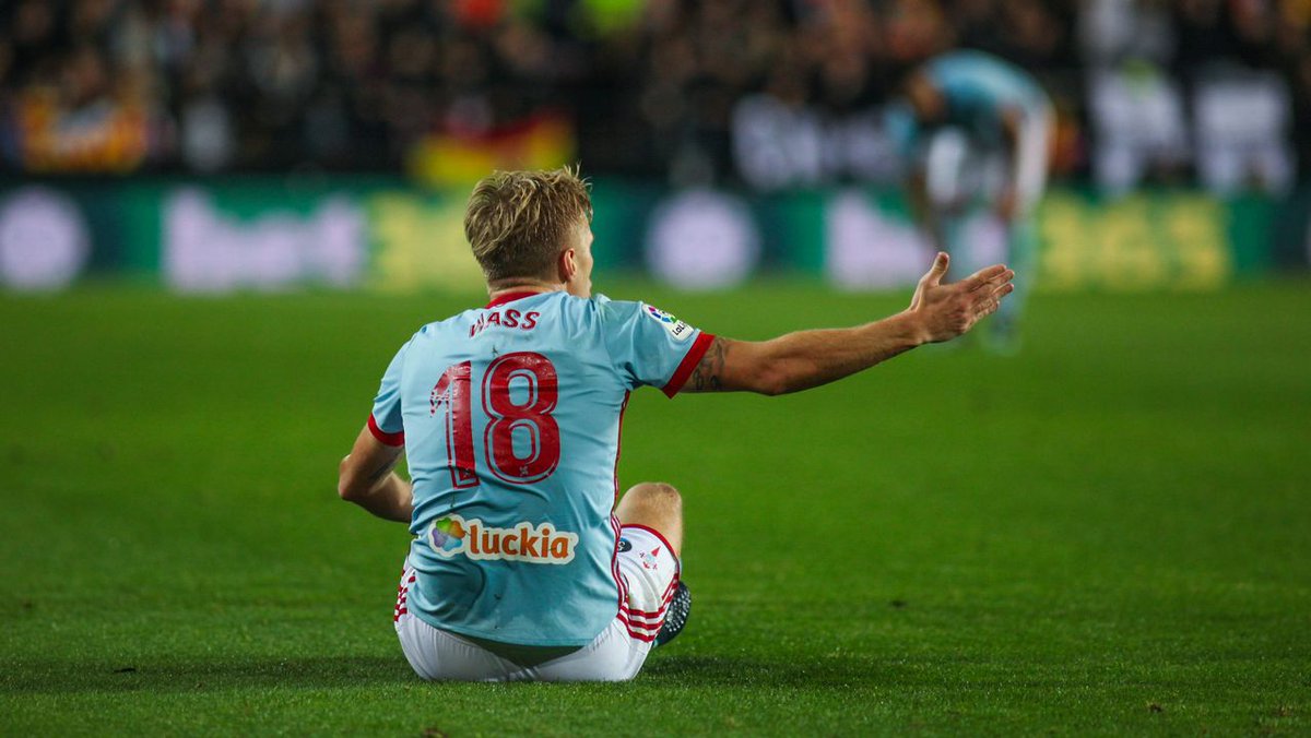 SalonesRePlay's tweet photo. Wass ha dicho que quiere jugar la Champions League el año que viene, y el @RCCelta lo ha tasado en 7 millones.
Si fueses Marcelino, ¿lo ficharías para el proyecto 18/19? 😏 https://t.co/CSVuN1Juaf
