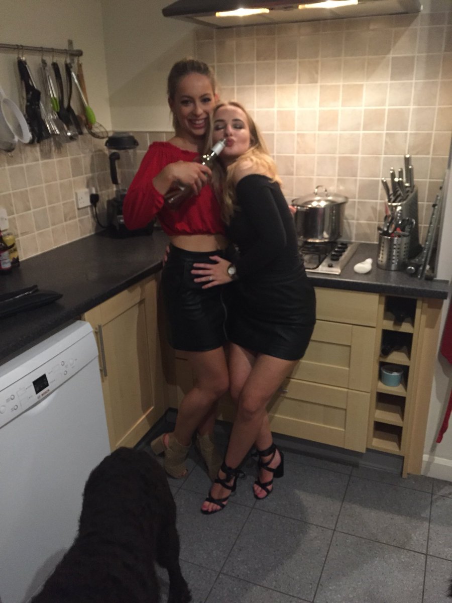 JessicaTidball's tweet photo. Happy birthday to my fav! Love u and see u on sat to celebrate 🕺🏼💃🏽😀😃 xxxxx @AlysBooth https://t.co/OqeLZeizju