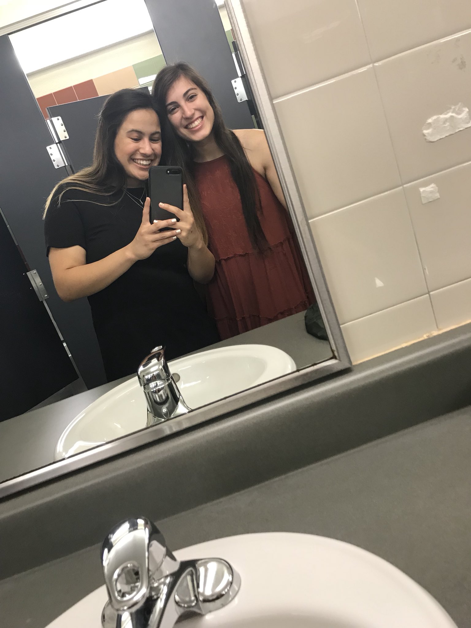 HAPPY 18th BIRTHDAY TO MY BEST FRIEND!! I love you & I hope you have a great day        