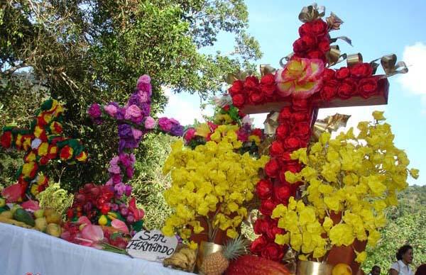 HOY #3Mayo se celebra en el oriente de #Venezuela el Día de la Cruz de Mayo, fiesta indígena de llegada de la primavera, que tiene arraigo en la fe católica por sincretismo religioso