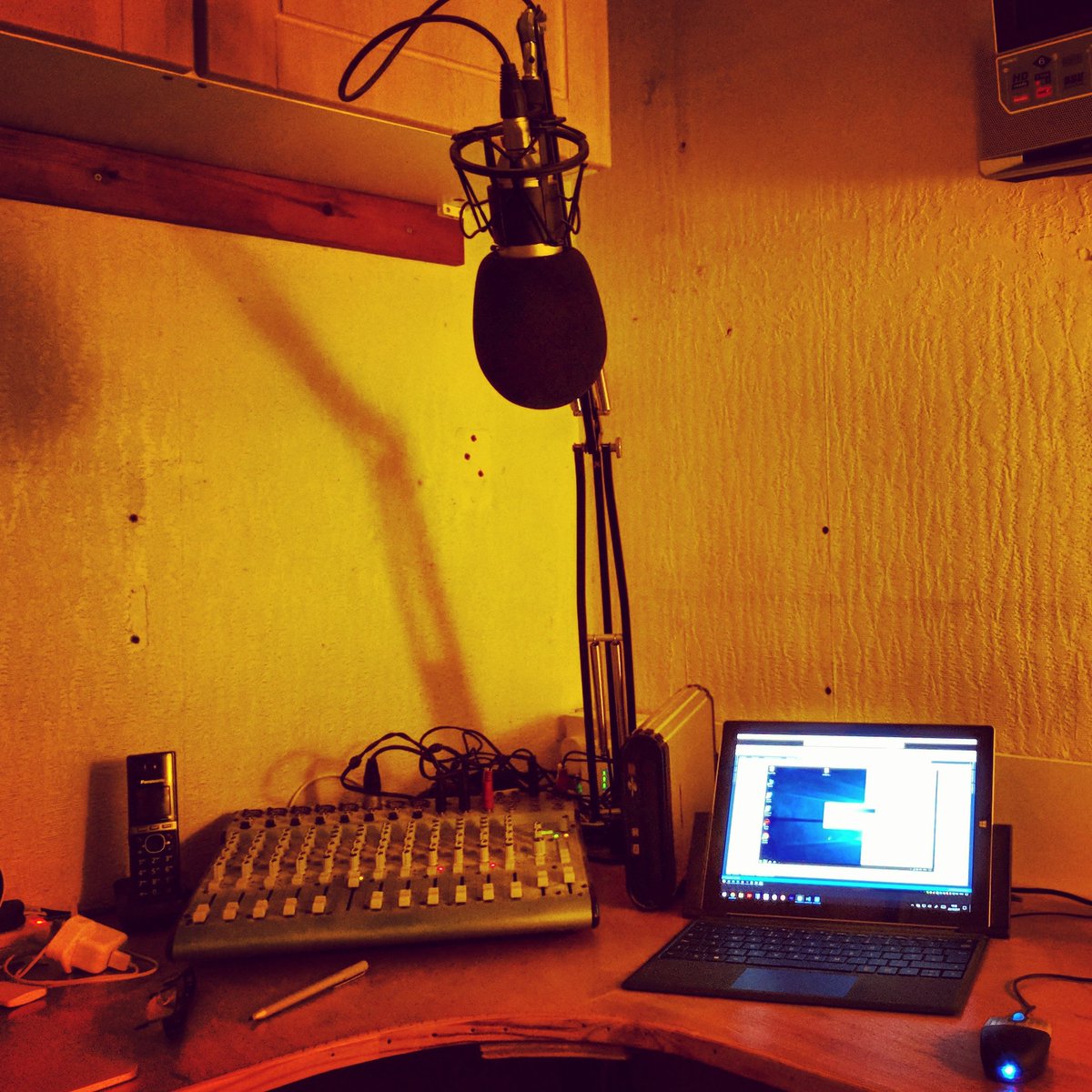 awolstenholme's tweet photo. Whether recording voiceovers while docked or designing web stuff wherever I like! Always have #MySurface by my side! @Surface_UK https://t.co/o1tGQkahCq