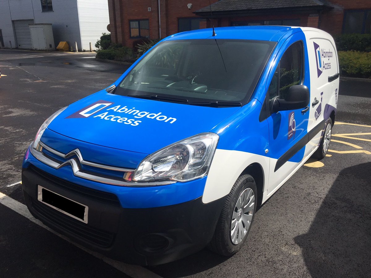 SX_Oxford's tweet photo. The team had a busy day on #vehiclewrap Wednesday with the great guys at @AbingdonAccess PlanetIT @PLANETSUPPORT and @GroundUpGroup #vehiclegraphics #B2B #Oxfordshirebusiness #Signage. Give us a call on 01235 811177 to see how we can help you look good on the move. https://t.co/bU4FBmcdoa