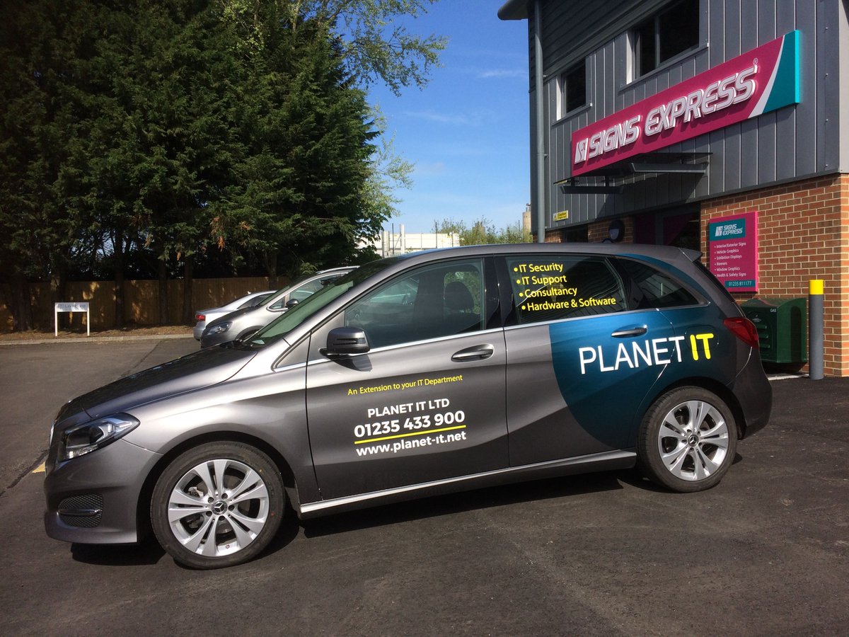 SX_Oxford's tweet photo. The team had a busy day on #vehiclewrap Wednesday with the great guys at @AbingdonAccess PlanetIT @PLANETSUPPORT and @GroundUpGroup #vehiclegraphics #B2B #Oxfordshirebusiness #Signage. Give us a call on 01235 811177 to see how we can help you look good on the move. https://t.co/bU4FBmcdoa