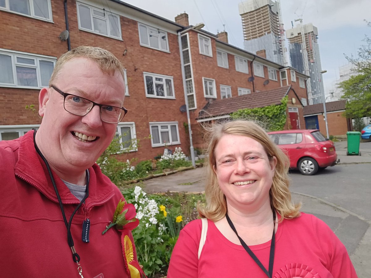 NigelMCR's tweet photo. Out and about on a sunny Redbricks reminding people #3VotesforLabour in #Hulme
Lee-Ann IGBON 🌹❎
Nigel MURPHY 🌹 ❎
Annette WRIGHT🌹 ❎ https://t.co/NljiS8MA6p