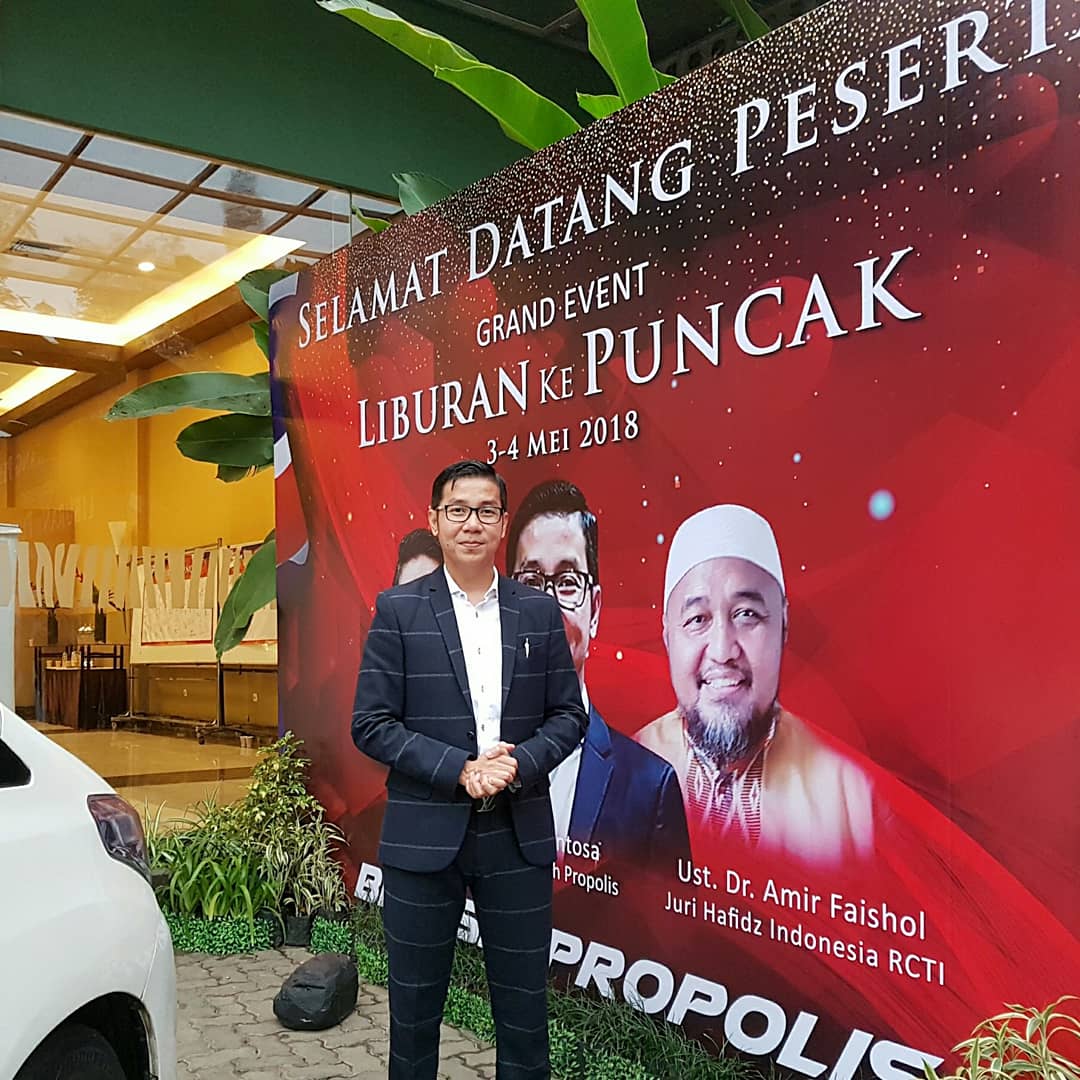 ipphoright's tweet photo. Lagi gathering di Bogor bareng mitra-mitra. Ceritanya liburan, hehehe... Zaman sekarang, sukses nggak bisa sendiri-sendiri. Mesti bareng-bareng. Hasilnya akan #LebihBesar dan mudah-mudahan lebih berkah... https://t.co/2BIODDx32g