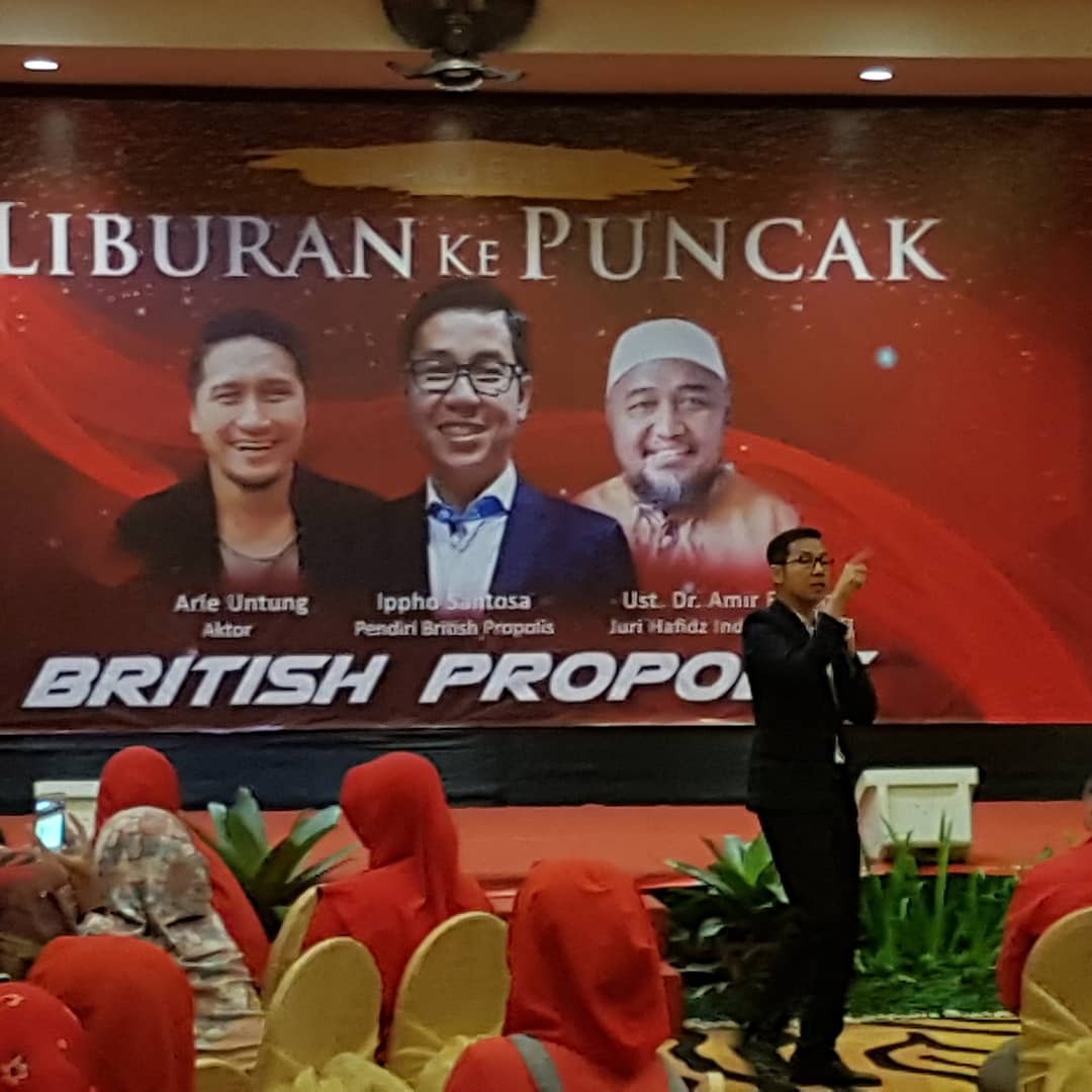 ipphoright's tweet photo. Lagi gathering di Bogor bareng mitra-mitra. Ceritanya liburan, hehehe... Zaman sekarang, sukses nggak bisa sendiri-sendiri. Mesti bareng-bareng. Hasilnya akan #LebihBesar dan mudah-mudahan lebih berkah... https://t.co/2BIODDx32g