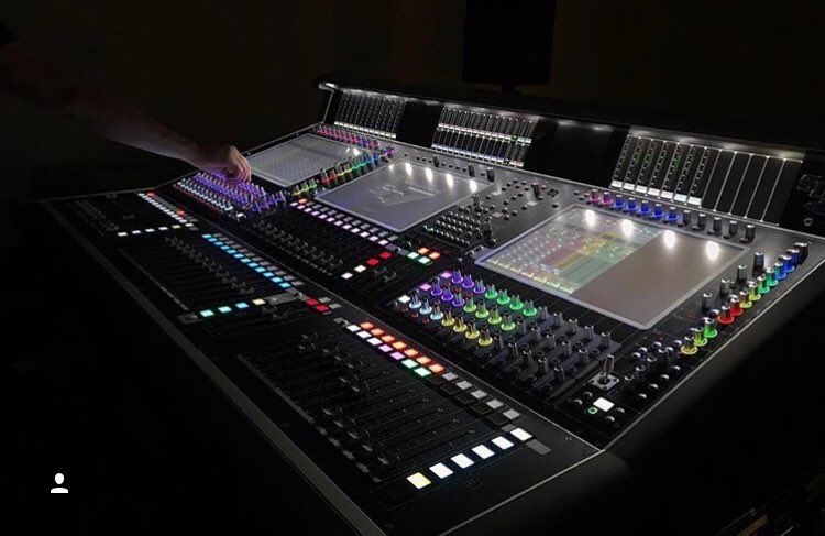 DiGiCo_official's tweet photo. Design Sound, Los Angeles invests in a #DiGiCo #SD7 for high profile events and rentals: sound engineers Davis Jones, Matt Schaff and Brent Ulrich #owntheroom #mixingconsole #straightoutthebox #nofilterneeded https://t.co/T0NRROjX4o