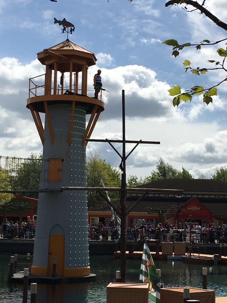 MalvernWaySch's tweet photo. Enjoying lunch by the pirate show in the sunshine 🌞 https://t.co/4fhcLDOTv0