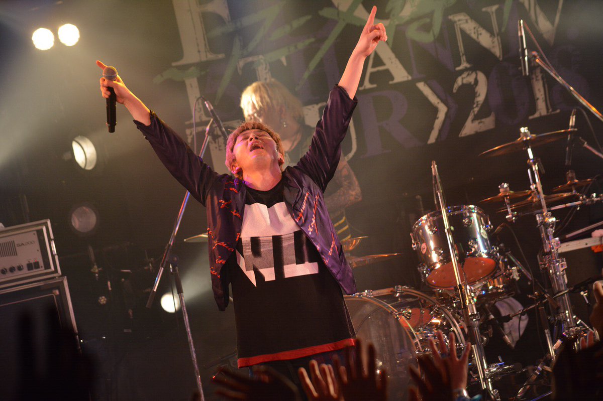 KEIGO_official's tweet photo. #アニメ縛り
広島クラブクアトロ終了！
最高の笑顔
でっかい声
食い気味の反応www
ありがとう！
みんなに力貰った分これからも全身全霊かけてバンドやっていくんで
よろしく！ https://t.co/OWliveIeHl