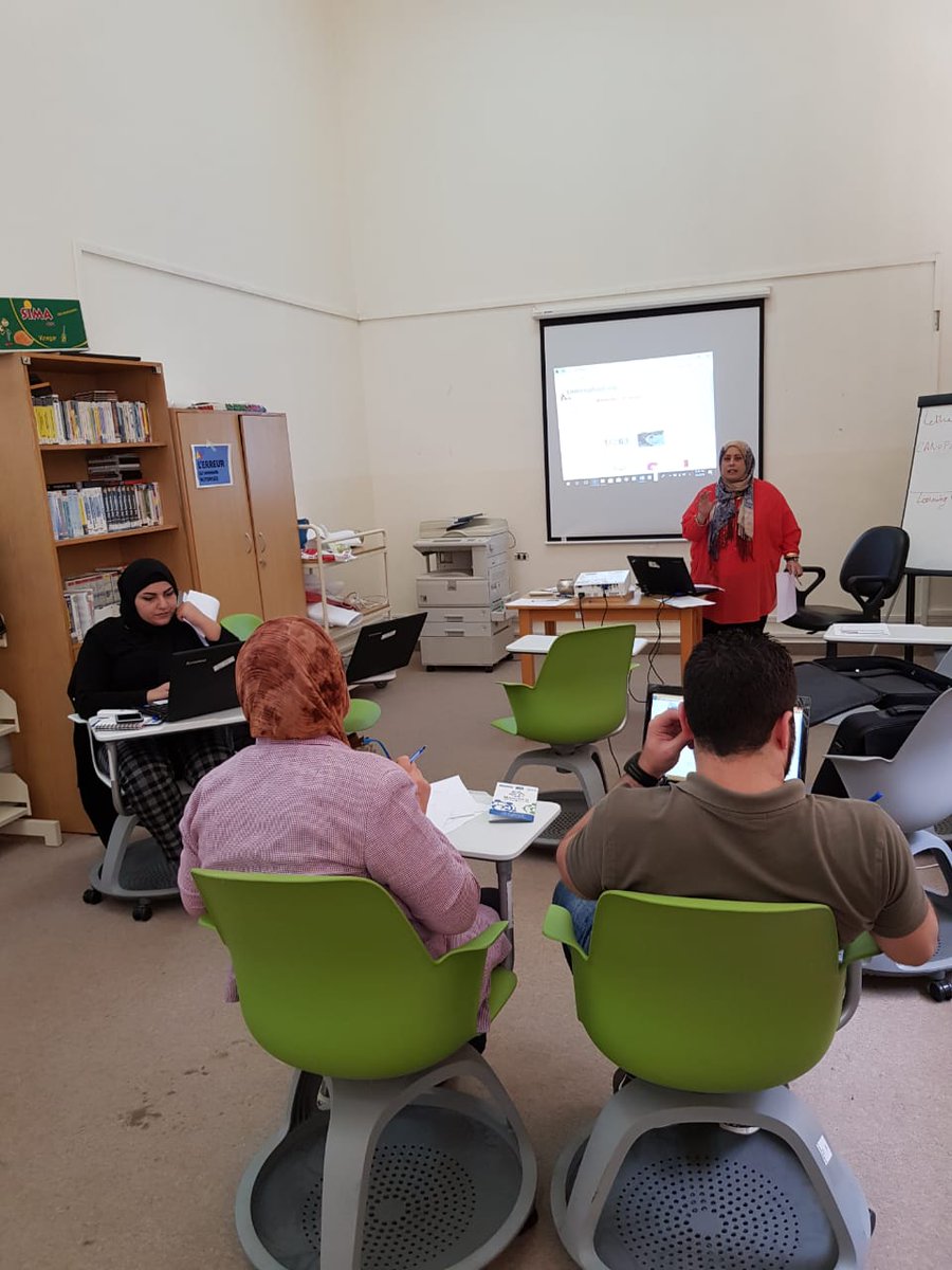CRDP_Liban's tweet photo. #Mawrid_e #Dar_Beirut
Atelier: "App pour tous"
Découvrir l'application "Learning Apps" 
avec @MarinaChammas 
@reseau_canope
@InstitutFrLiban
#education #innovation https://t.co/0hcyY8LcCq