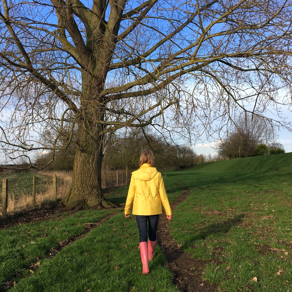 tilly_bop's tweet photo. Faith’s got good taste. I love my #yellowmac @TeamEveMyles #KeepingFaith #yellowcoat https://t.co/z7oJWRmRk1