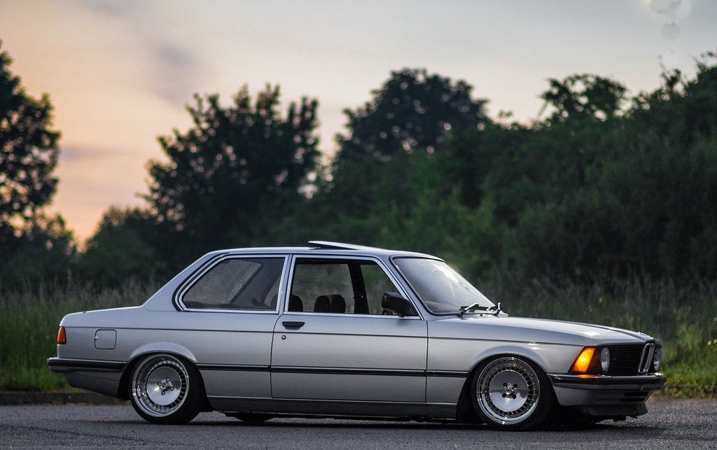 classic_bmw's tweet photo. A nice twist on the classic E21! #BMWorld #ClassicCars @PureBmw @BMW_Classic @CCCuration https://t.co/FtDRGZQlON