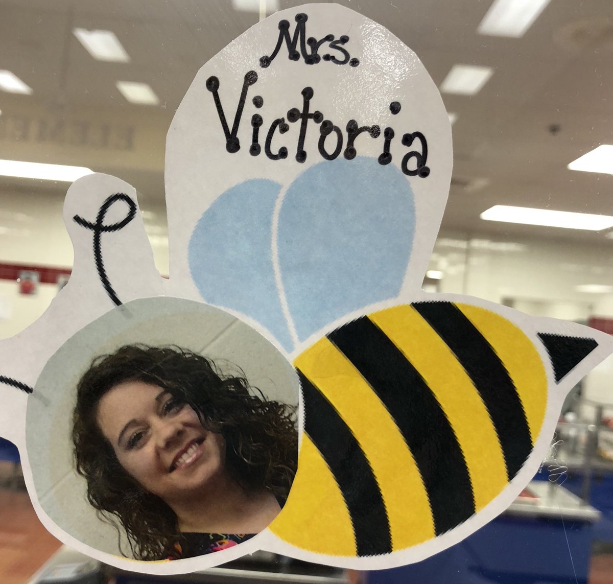 MtCarmelElem's tweet photo. More Bee-utiful workers in our #SchoolNutrition Hive #SchoolLunchHeroDay https://t.co/Z6utb4z92w