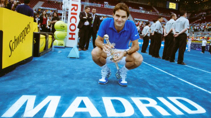 Se viene <a href="/MutuaMadridOpen/">#MMOPEN</a>, y recordamos el mágico polvo de ladrillo azul del 2012, donde Djokovic, Nadal y Del Potro eligieron quejarse.

Otro decidió ganar, 
bah, 
como siempre.

¡Buen jueves para todos, quemados!🔥
