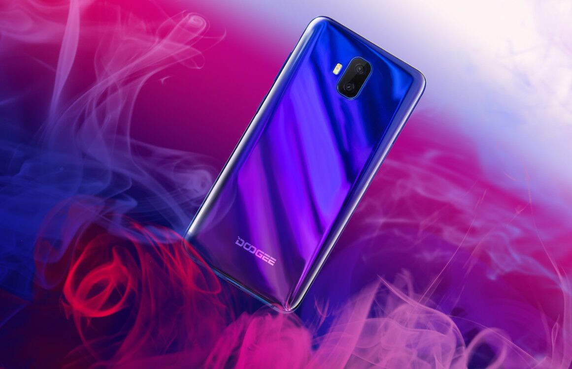 DOOGEE_official's tweet photo. 3D glass screen works with gradient color! They are specially designed and distinguished from any other phones. Among two different light effects which one do you like best? #DoogeeV https://t.co/LzxRGuB2pb