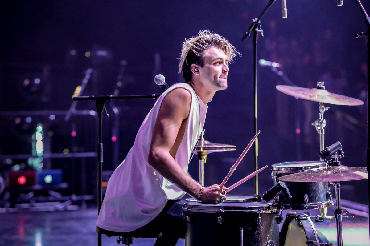 AlexandrosCosta's tweet photo. @AlexBoultonn killing it at the O2 Arena London.

#PM #O2Arena #London https://t.co/mizE6RHNjk