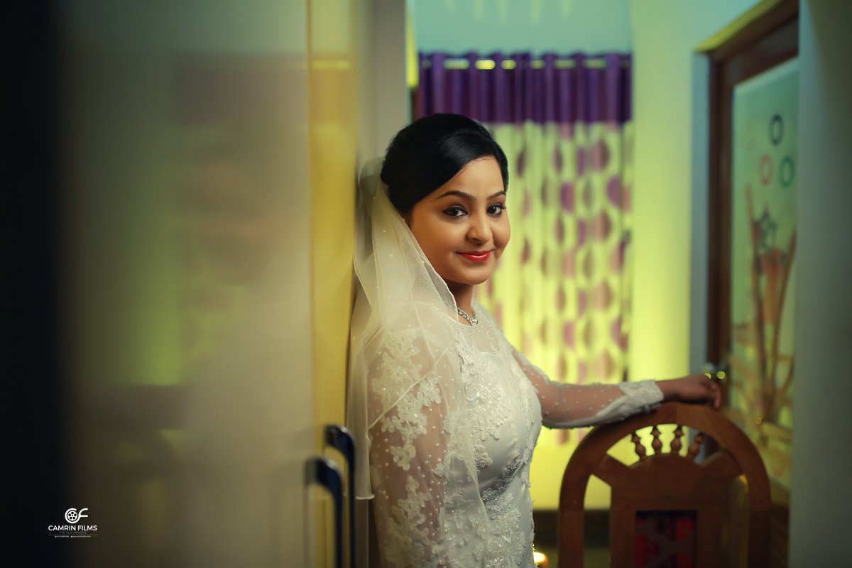 camrin_films's tweet photo. Her Smile is more beautiful than the full bloomed flower!!!
#camrin_films #Cutest #cutesmile #bridalbeauty #cutebride #weddingday #bridalshootingnyc #good #smile #happybride #prettyeyes #beauty #smileday #instagood #bridal #closeup #bridalshoot #photography https://t.co/ns6AwRgwu8