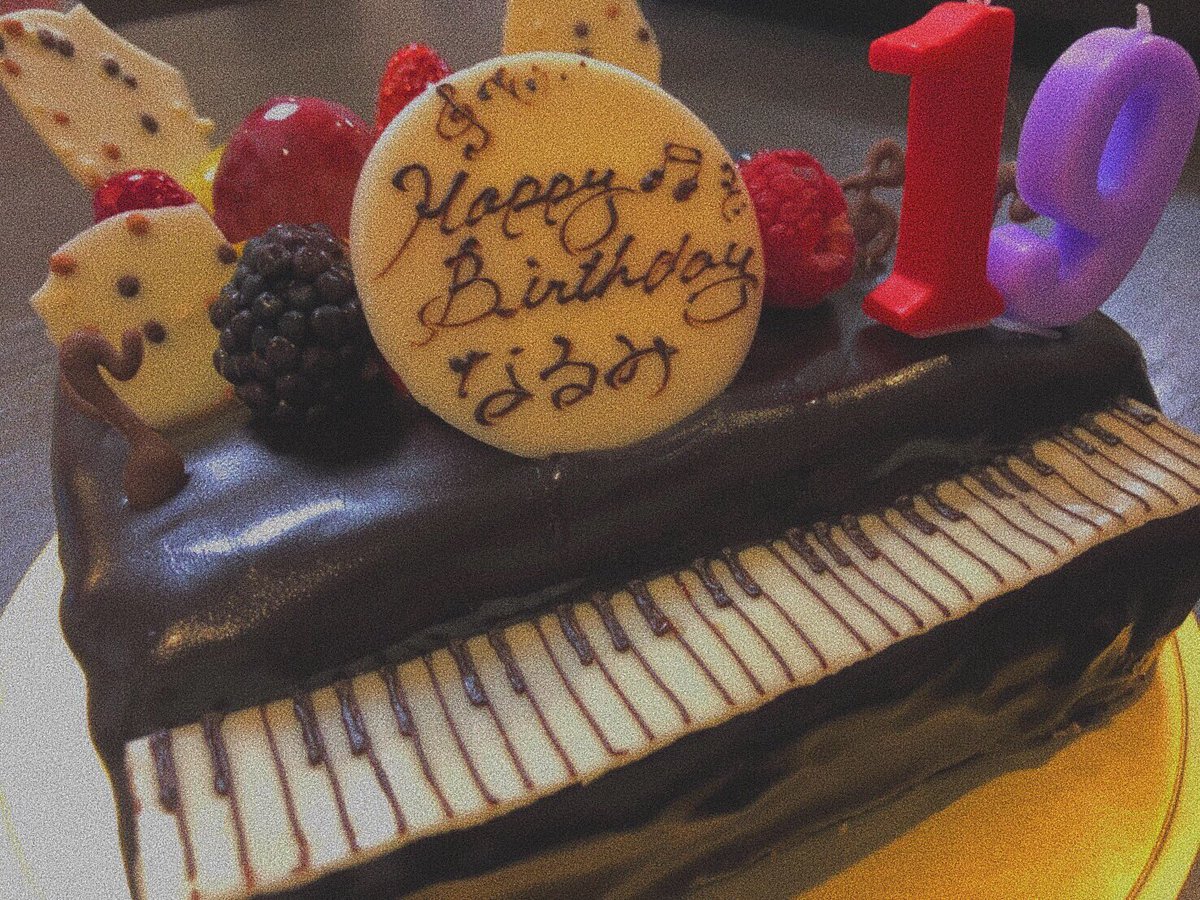 _naru52's tweet photo. 昨日で19歳にな���ました😸❤️
沢山お祝いしてくれて有難うございました！

これからもピアノがんばって夢叶えます
18歳も幸せでした！10代ラスト楽しみます！ https://t.co/9bi3fGizxg
