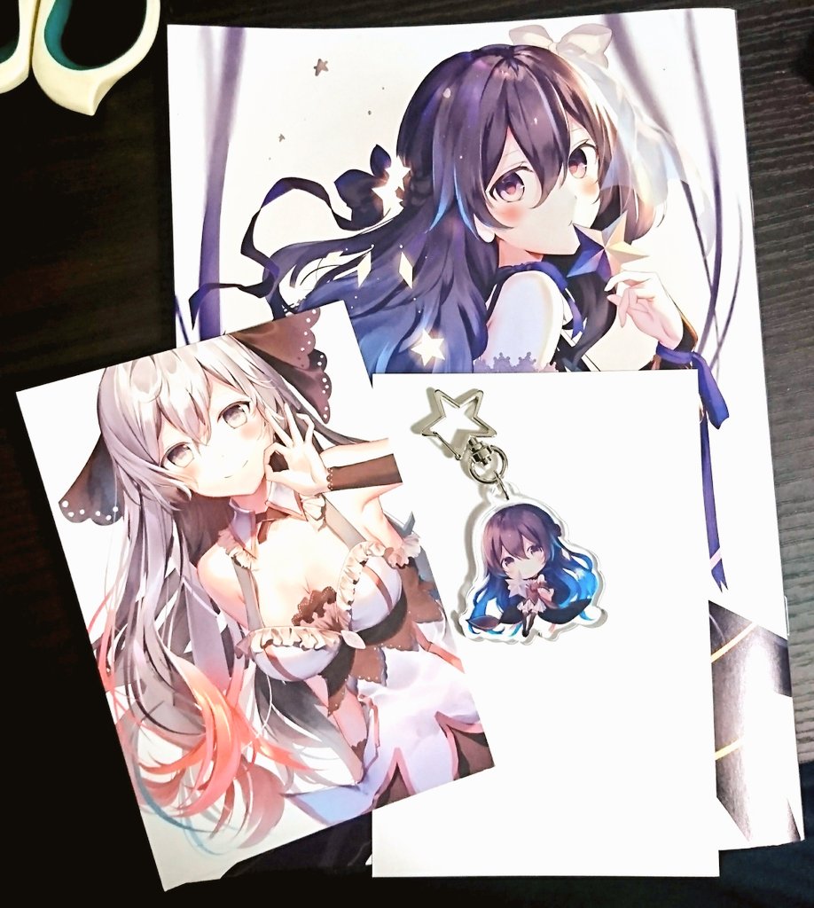 「COMITIA124のお品書きです!
オリジナルの新刊にアクキーとポストカード2」|こーやふのイラスト