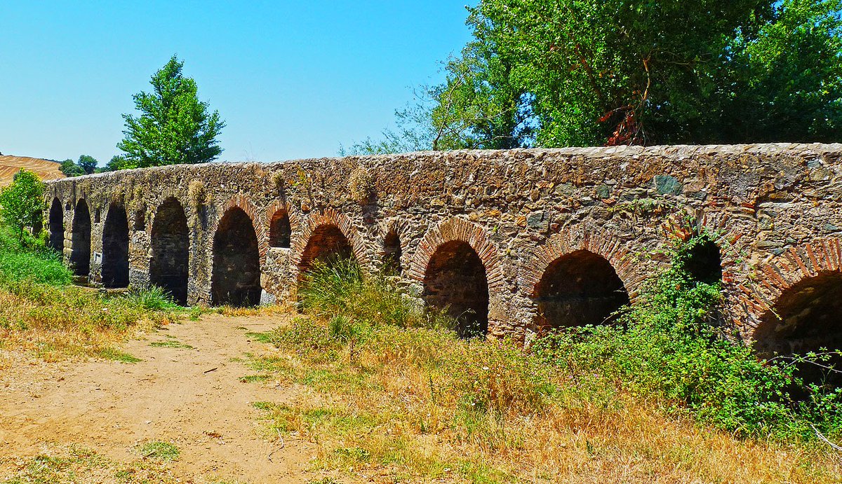 faceroute's tweet photo. Vem com a #faceroute até #Cuba e procura a Ponte Romana da Ribeira de Odivelas! Sabias que é uma das mais monumentais de #Portugal? Tem 120 metros e integrava a estrada romana que ligava #Faro a #Beja! Fantástica! https://t.co/nsriLNdgD1
#alentejo https://t.co/GOGubtF3z8
