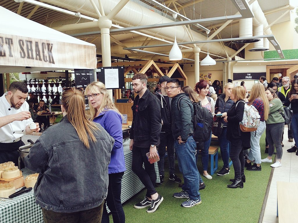 chandco's tweet photo. Go vegan! @davidtouizer is serving up some free treats at @UniNorthants today #Vegan #UniLife https://t.co/86YdJ7Jp3h