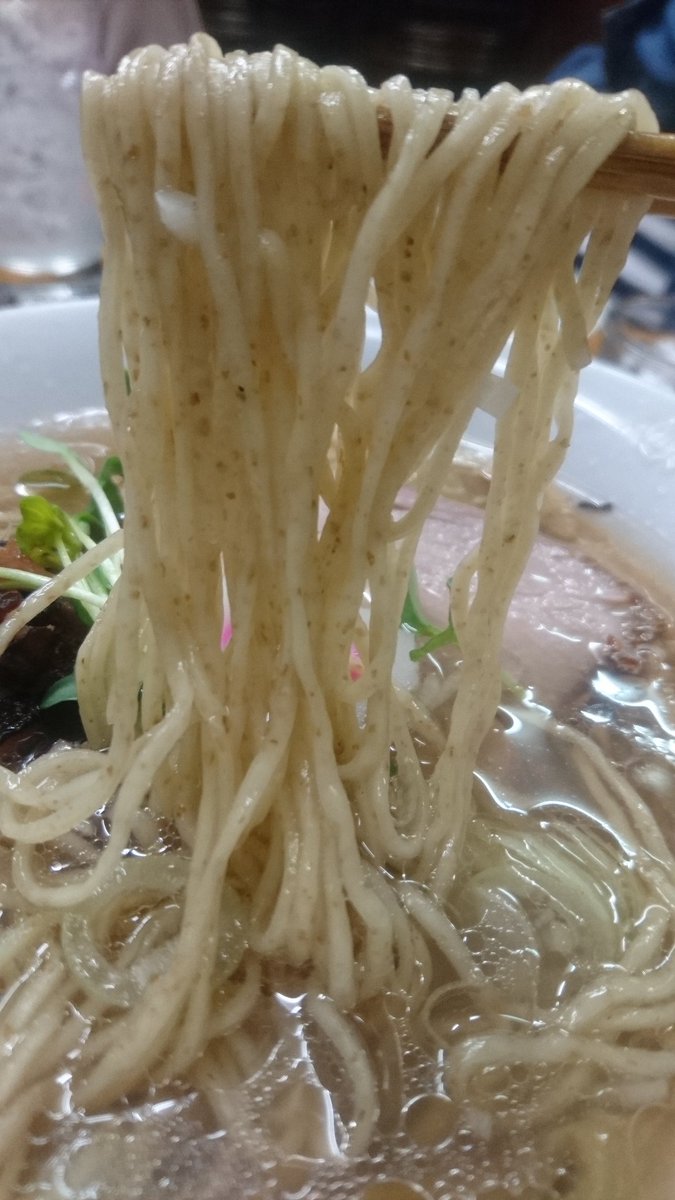 Rin0117Sakura's tweet photo. 酒麺処ふくろう@戸塚
はまぐり×干しタコラーメン(塩)

蛤の旨味に干しタコの独特な香りに旨味がヤバい😍呑兵衛には堪らない旨味が堪らん🤣石臼引きの全粒粉麺の滑らかな食感と香りはスープとの絡みも抜群で旨過ぎる😍
必食の逸杯は酒と一緒に楽しむことをオススメします🙋 https://t.co/32jD0Co7a4