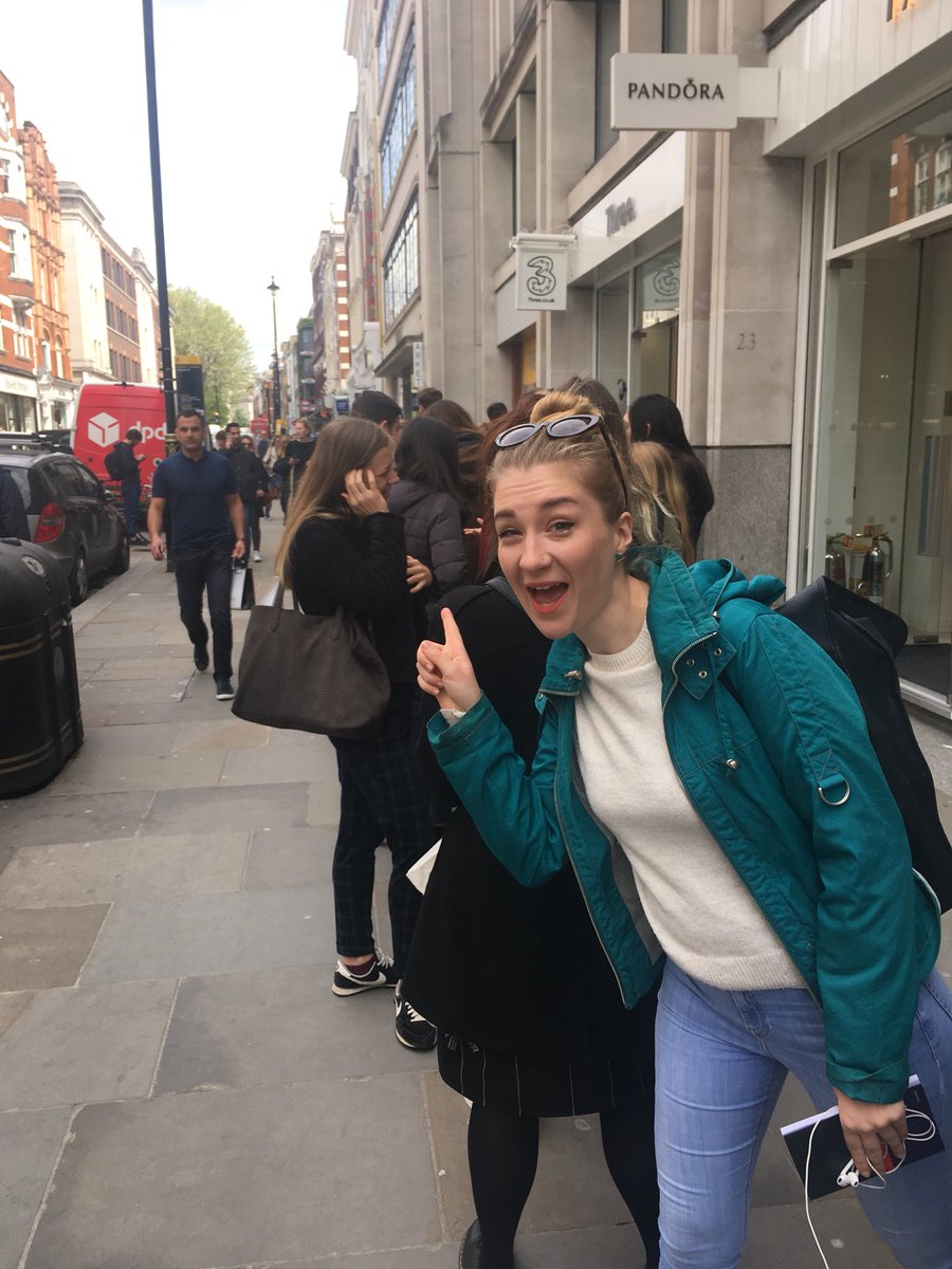 Just_FoodUK's tweet photo. In the queue for the @EcoverUK pop up with @TomsFeast. Free food for plastic in #CoventGarden #pointlessplastic https://t.co/3cydaCRUXx