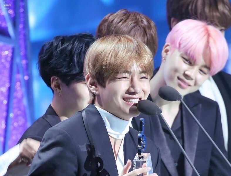bestpromogems's tweet photo. when taehyung talks &amp; jimin smiles like THAT -

@BTS_twt https://t.co/x5VUOHSyFm