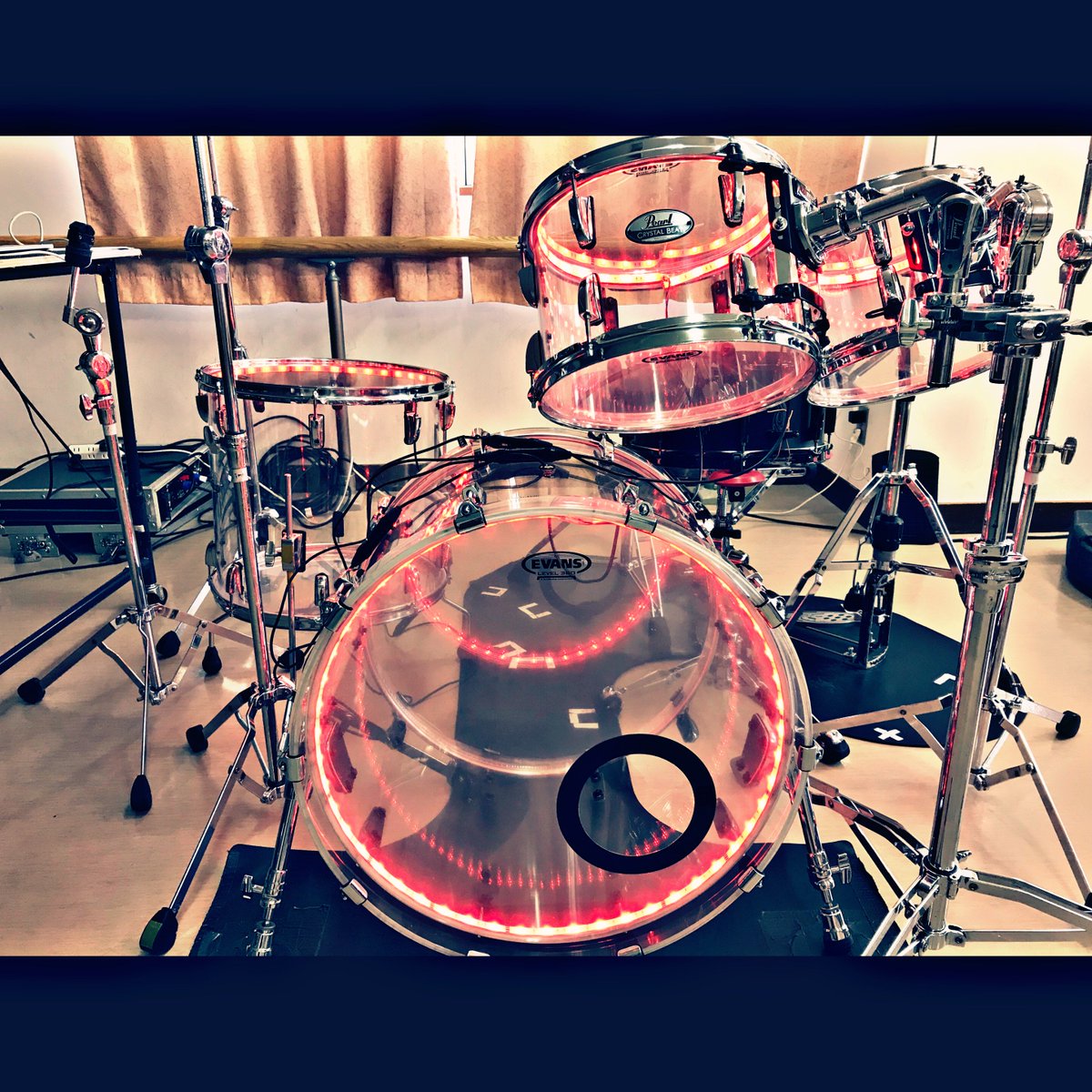 corepercussion's tweet photo. #俺のドラムセットかっこいい選手権
鼓和のドラムセット
演出や演目によって使い分けてます
#鼓和 #core #pearldrums #evansdrumheads #crystalbeat #led #leddrum
『鼓和Instagram』
https://t.co/KccS94uqul https://t.co/DYWIHz2jyX