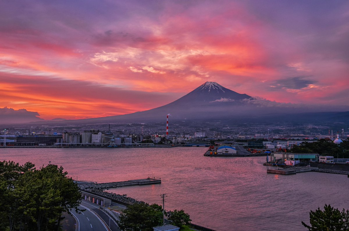 Taitan 夕暮れ時の田子の浦港 綺麗な夕焼けと富士山の風景が見られました Taitan 夕暮れ時の田子の浦港 綺麗な夕焼けと富士山の風景が見られました