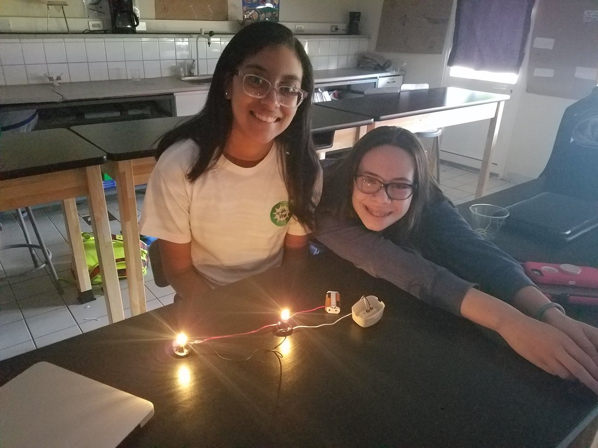 ismfoxwell's tweet photo. Students making parallel circuits. https://t.co/f7G5qnz67m