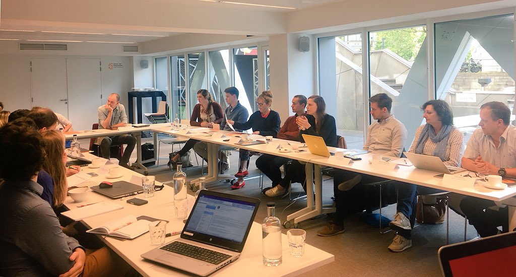 Zerlineva's tweet photo. Van #servicedesign naar #emailmarketing en het belang van #customercentricity @vreewijs thx @MichielPattyn @VOKA_OVL https://t.co/ocGbYwLHt2