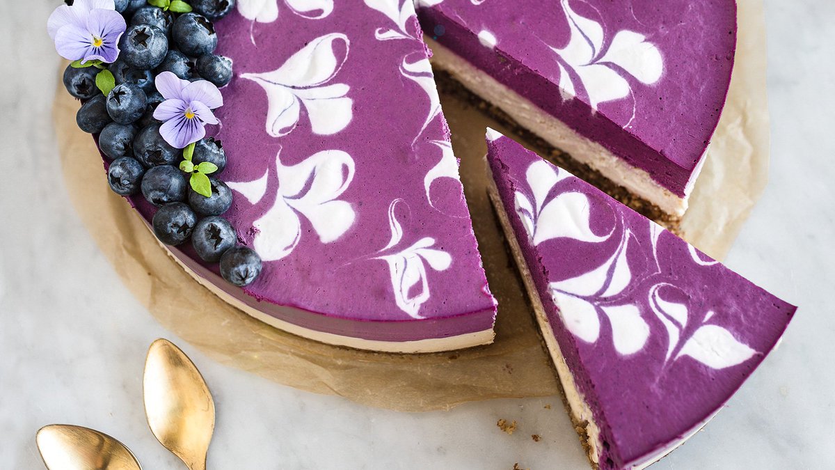 New Vanelja.com is now open &amp; Blueberry Dream Cake by Vanelja ready for preorders! vanelja.com/blueberry-drea… #vegan #glutenfree #naturallysweetened #rawcake
